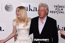 리차드 기어-다코타 패닝, 할아버지와 손녀같은 다정함[포토엔]