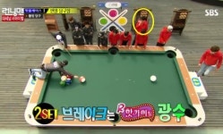 ‘런닝맨’ 지석진, 방송 중 전자담배를? ‘시청자 논란’