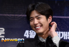 [포토엔]박보검, 팬심사로잡는 살인미소(차이나타운)