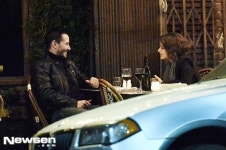 키아누 리브스, 솔로생활 청산? ‘미모의 배우와 데이트 포착’