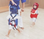 추사랑, 야무진 태권도 대련포즈 ‘아빠 닮아 운동신경 우월해’