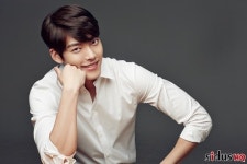 김우빈, 건설광고 모델 재계약 ‘이례적’