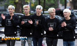 [포토엔]비트윈, 물구나무 서기 퍼포먼스