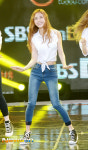 [포토엔]소나무 나현 ‘청바지로 뽐내는 각선미’