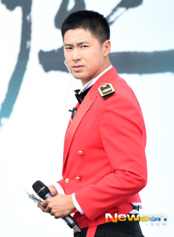 [포토엔]유노윤호 ‘짧은 헤어스타일에도 굴욕없네’