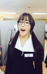 유주, 안경쓰니 못 알아보겠네 ‘여친이 맞아요?’