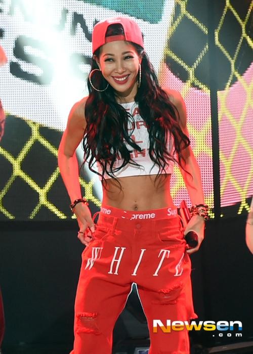 가수 제시 속한 일행에 폭행당한 팬, 제시 소속사 제시 무관 사건 재조명