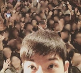 장기하 근황, 팬들과 공연 인증샷 ‘아이유 반한 훈훈외모’
