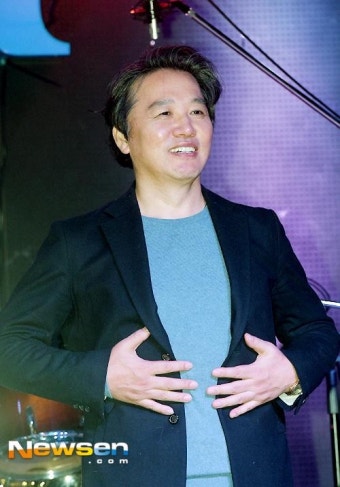 [포토엔]최성수 ‘배가 신경쓰여’