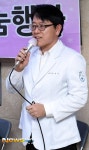 [포토엔]인사말 하는 김영진 신촌연세병원장