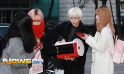 [포토엔]아이스 ‘아이스박스 안에는 핫팩이 들어있었어요~’