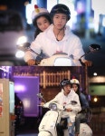 ‘무림학교’ 이현우♥서예지, 오토바이 데이트 중 백허그 포착