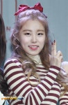 [포토엔]마마무 휘인 ‘러블리함 배가되는 헤어 리본’