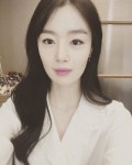 한선화, 여배우 뺨치는 인형 미모 ‘가운 입고 청초 셀카’