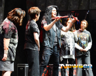 [포토엔]강성진 ‘헤비메탈 교육이란 말이지?’(헤비메탈 걸스)