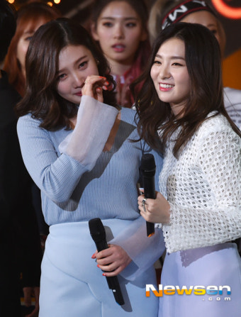 [포토엔]레드벨벳 조이 ‘1위에 왈칵 쏟아지는 눈물’