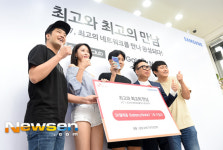 [포토엔]박명수-나라-이말년-기안84 ‘갤 노트7 1호 개통 축하합니다’