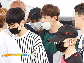 [포토엔]세븐틴 ‘한여름 마스크 착용하고 후덥지근한 출국’(공항패션)