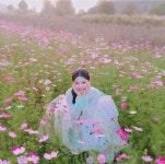 ‘구르미’ 사극요정 김유정, 꽃밭에서 꽃받침 “라온이 가득하세요”