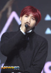 [포토엔] 비원에이포 (B1A4 ) 신우 ‘추위 녹이는 감미로운 목소리’