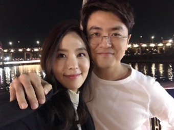 ‘여전히 신혼’ 박지윤최동석, 첫 데이트 추억하며 다정한 셀카