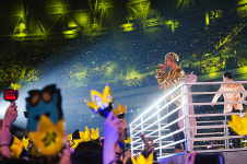 [포토엔]빅뱅 10주년 기념 콘서트 ‘고척돔 2층까지 꽉 채운 팬들’