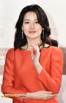 [포토엔]산소 미인 이영애 ‘손 포즈도 남다른 자세’