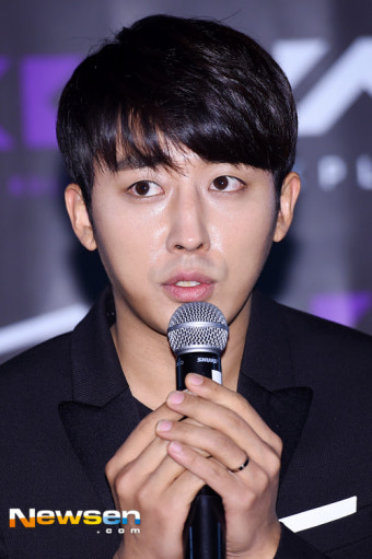 [포토엔]손호준 ‘깜찍하게 마이크 잡고~’