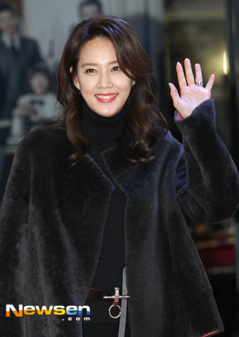 [포토엔]오현경 ‘우아한 손인사’