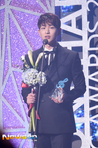 [포토엔]샤이니 온유 ‘샤이니 대표로 참석했습니다’