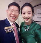 이지애, 김경진 의원과 다정 셀카 “쓰까요정 팬입니다”