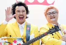 [포토엔]장미여관 ‘최화정쇼 1주년 축하드려요’