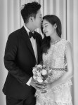 ‘깜짝 결혼’ 성유리 웨딩사진, 안성현과 달콤한 입맞춤[포토엔]