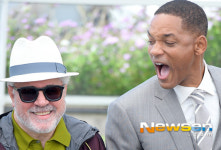 [포토엔HD] 장난기 넘치는 윌 스미스 ‘페드로~!’