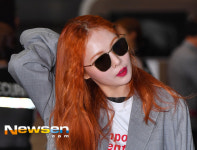 [포토엔HD]여유 현아 ‘출국장에서 헤어 점검’