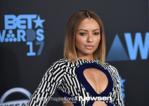 캣 그래이엄 ‘이곳저곳 뻥뻥 뚫린 과감한 의상’[포토엔]