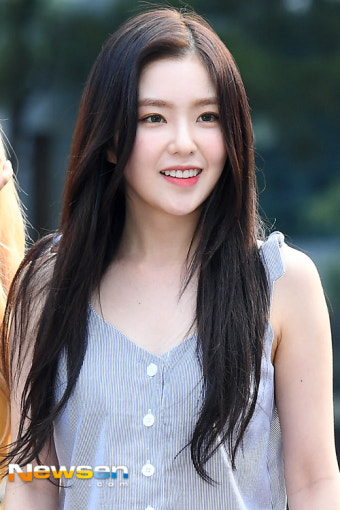 [포토엔] 레드벨벳 아이린 ‘안구정화 꽃미소’