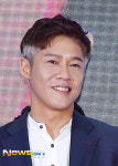 [포토엔] 박호산 ‘특이한 헤어컬러’(하쿠나 마타타 폴레폴레)