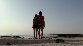 ‘효리네민박’ 이효리♥이상순, 해변서 즐기는 부부요가 ‘발바닥 뽀뽀’