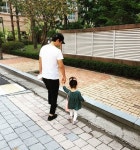 소이현 딸 하은, 아빠 인교진 손 꼭 잡고 데이트 “부럽고 뿌듯”