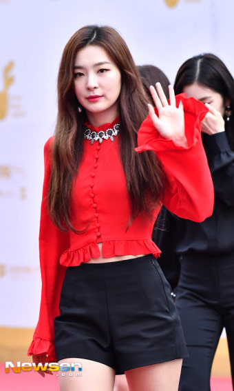 [포토엔HD]레드벨벳 슬기 ‘살짝 보여주는 복부’