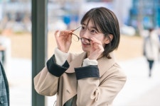 ‘당신이 잠든 사이에’ 이종석-수지 스킨십, 이젠 반창고도 붙여주는 사이