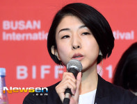 [포토엔HD] 인사말하는 치에 하야카와 감독 