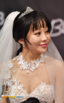 [포토엔HD]정하나 ‘이세창 바라보는 새신부’