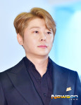 쎄라헤어스타일리스트 | [포토엔HD] 건희 ‘헤어스타일리스트 꽁꽁 얼게 만든 제작발표회’(포토피플)