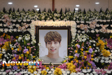 [포토엔] 故 샤이니 종현 ‘편히 잠드소서’