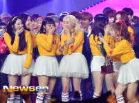 [포토엔HD화보] 모모랜드 ‘1위에 얼떨떨, 이게 꿈이야 생시야?’ (쇼 챔피언)