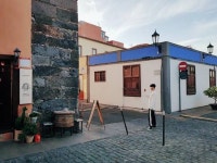 ‘윤식당2’ 박서준, 대충 입어도 빛나는 알바생 ‘훈훈 비주얼’