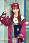 [포토엔HD]김유정 ‘브이로 표시하는 고교 졸업’