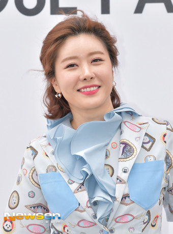 [포토엔HD] 전세현 ‘바람 불어도 미모가 활짝’